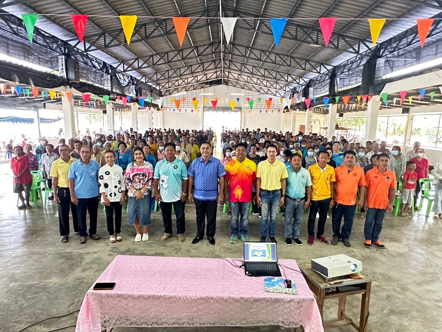 วันศุกร์ที่ 30 สิงหาคม 2567 องค์การบริหารส่วนตำบลกำเนิดนพคุณ กองสาธารณสุขและสิ่งแวดล้อม ได้จัดโครงการอบรมสร้างความรู้สู้โรคติดต่อ และไม่ติดต่อในประชาชน หมู่ที่ 2-8 ตำบลกำเนิดนพคุณ โดยมี🔸นายณรงค์ พลายน้อย🔸นายกองค์การบริหารส่วนตำบลกำเนิดนพคุณ เป็นประธานเปิดโครงการ  
👇ติดตามข่าวสารได้ที่👇
💻facebook อบต.กำเนิดนพคุณ
🌍website: https://kamnoed.stsgroup.in.th/
☎️โทร. ๐-๓๒๘๑-๘๑๖๐