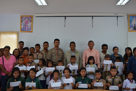 โครงการมอบทุนสงเคราะห์เด็ก<br>ในครอบครัวช่วยเหลือเด็ก<br>ขาดแคลนและเด็กฝากเลี้ยงตามบ้าน